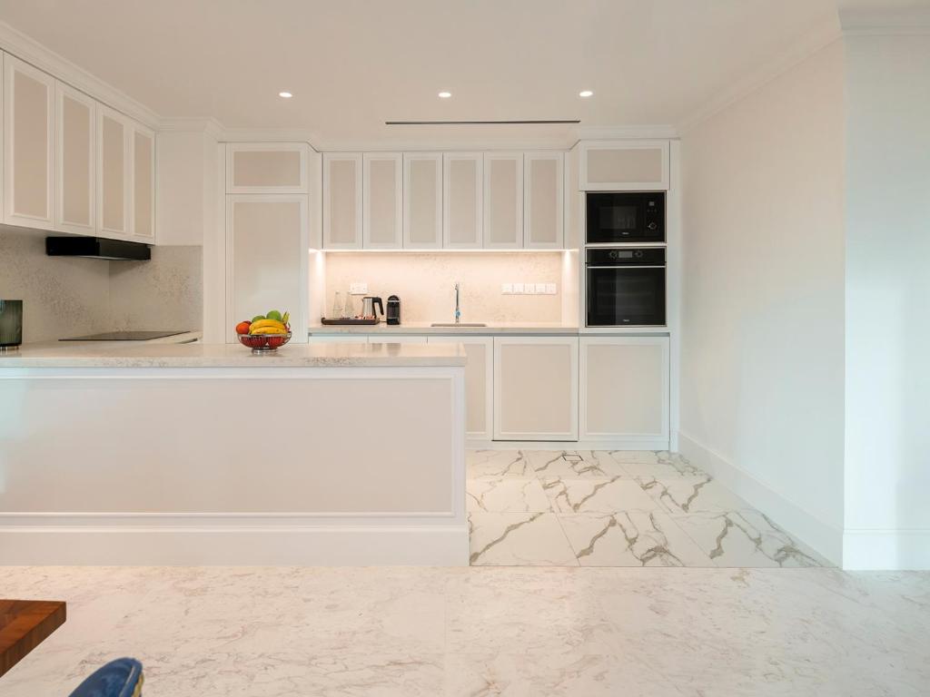 Royal City Suite - Image 2