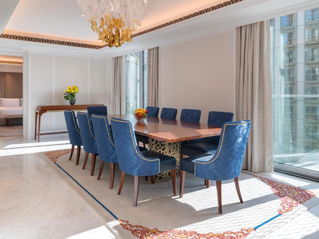 Royal City Suite - Image 11