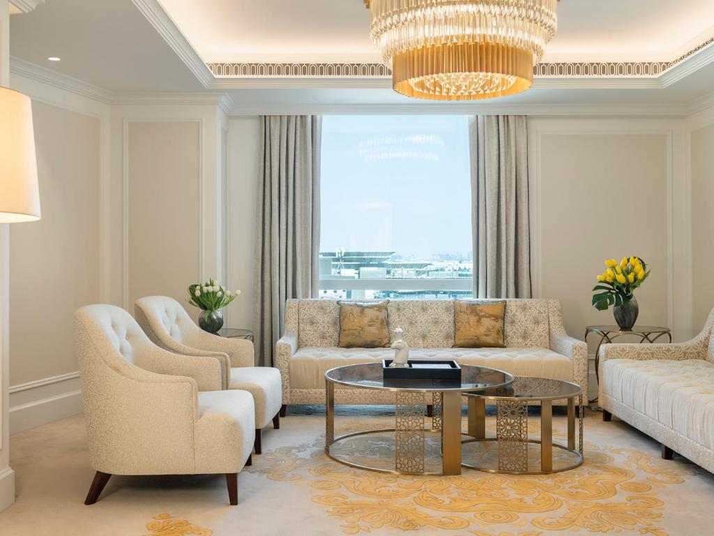 Royal City Suite - Image 12