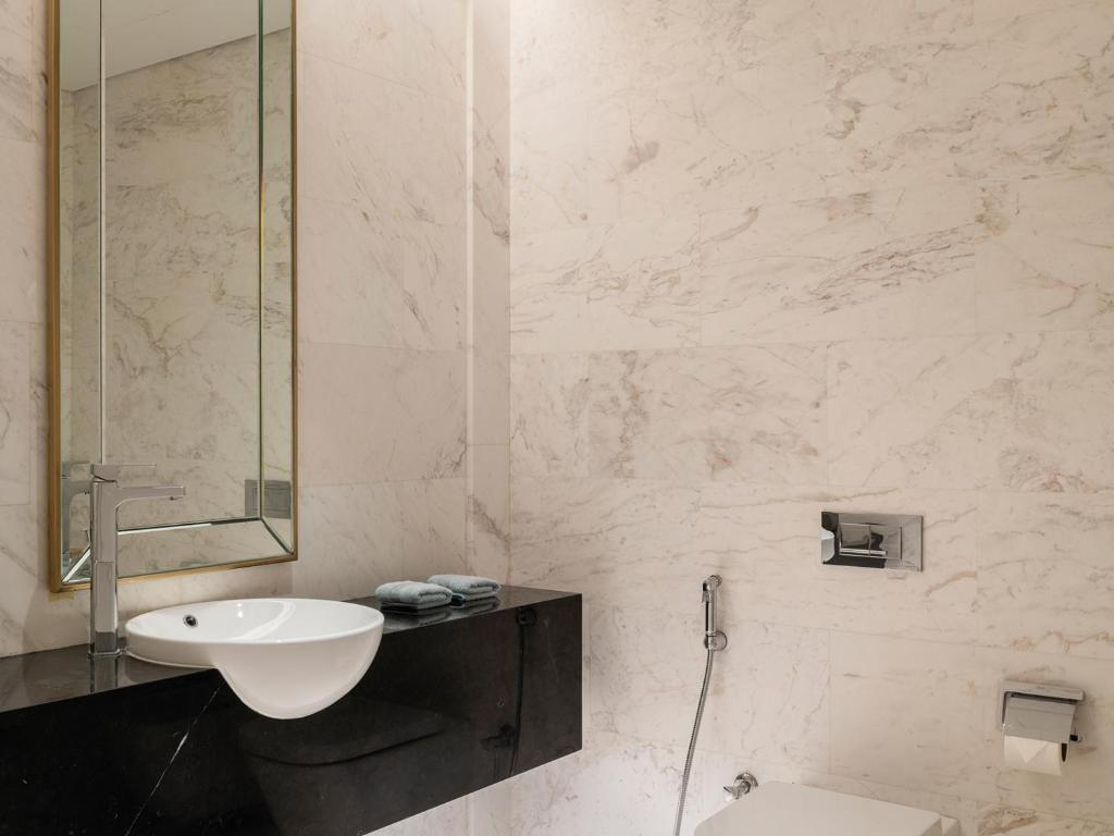 Royal City Suite - Image 6