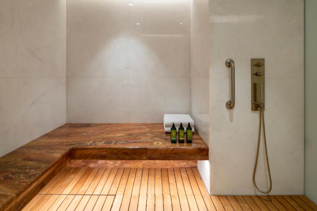 Royal Dome Suite - Image 11