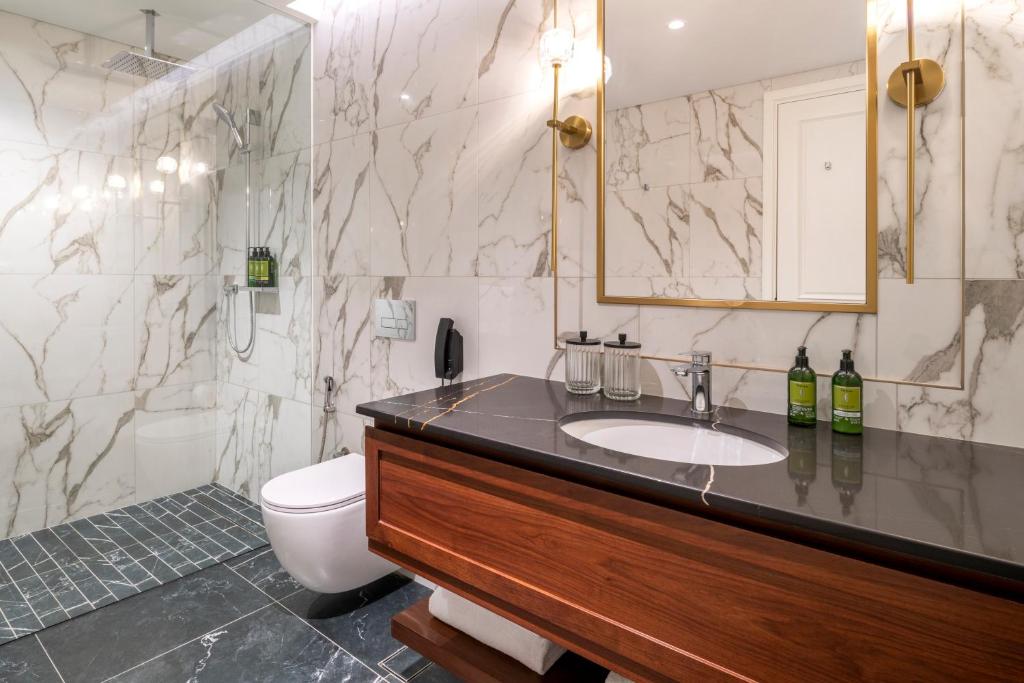 Royal Dome Suite - Image 13