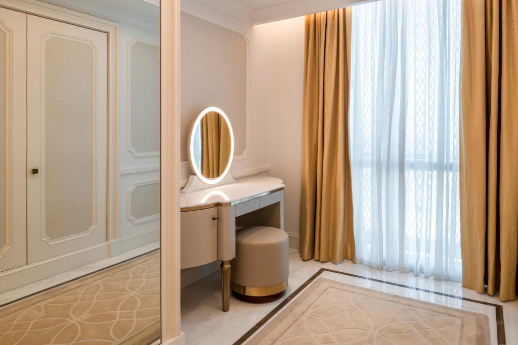 Royal Dome Suite - Image 14