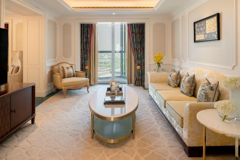 Royal Dome Suite - Image 10