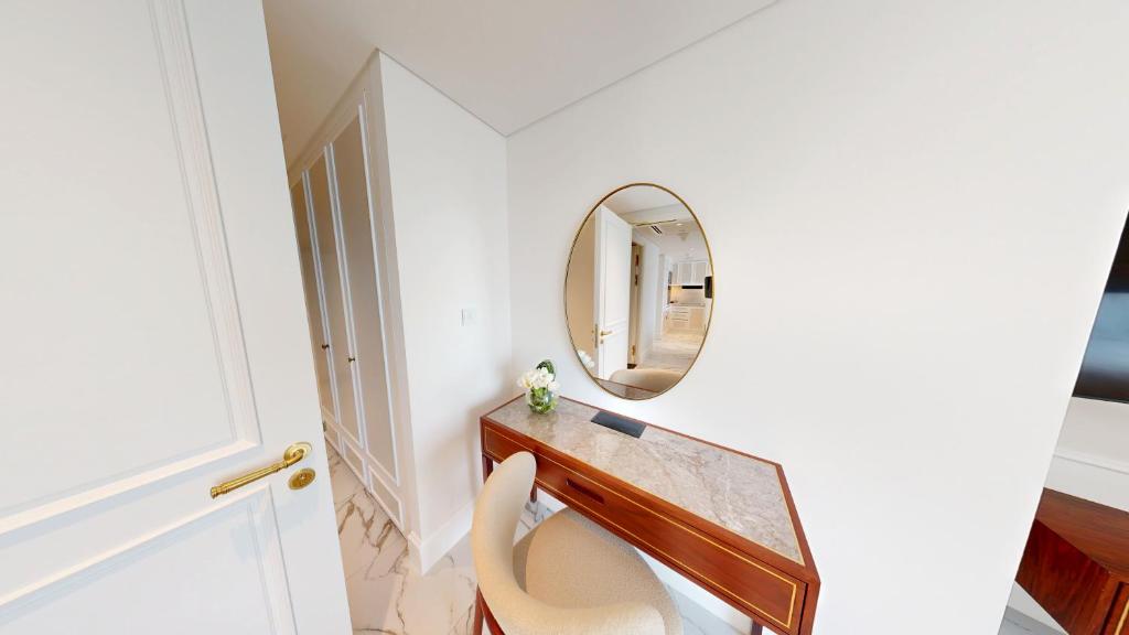 Superior One-Bedroom Apartment - Image 5