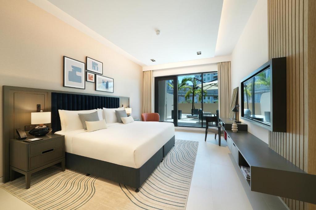 Deluxe One Bedroom Apartment with Terrace - Image 6