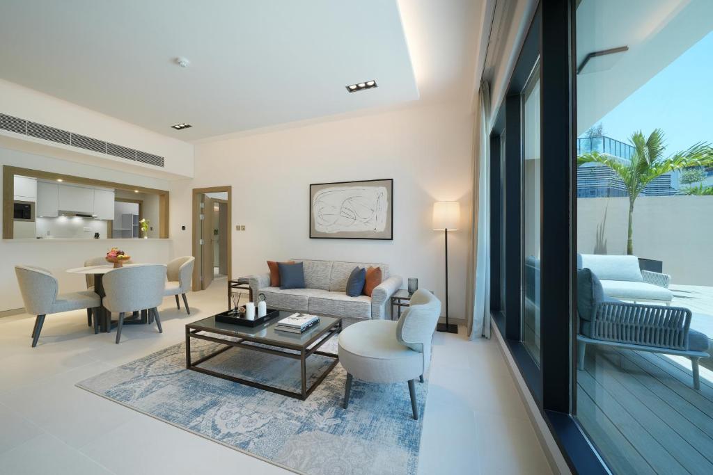 Deluxe One Bedroom Apartment with Terrace - Image 1