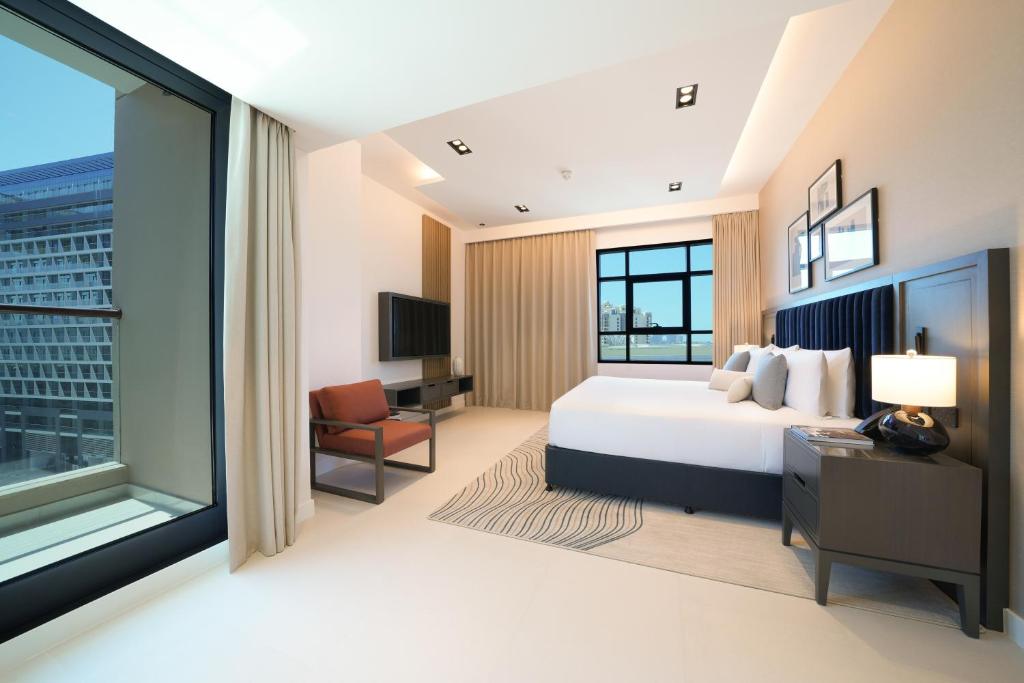 Deluxe Three-Bedroom Apartment - Image 3