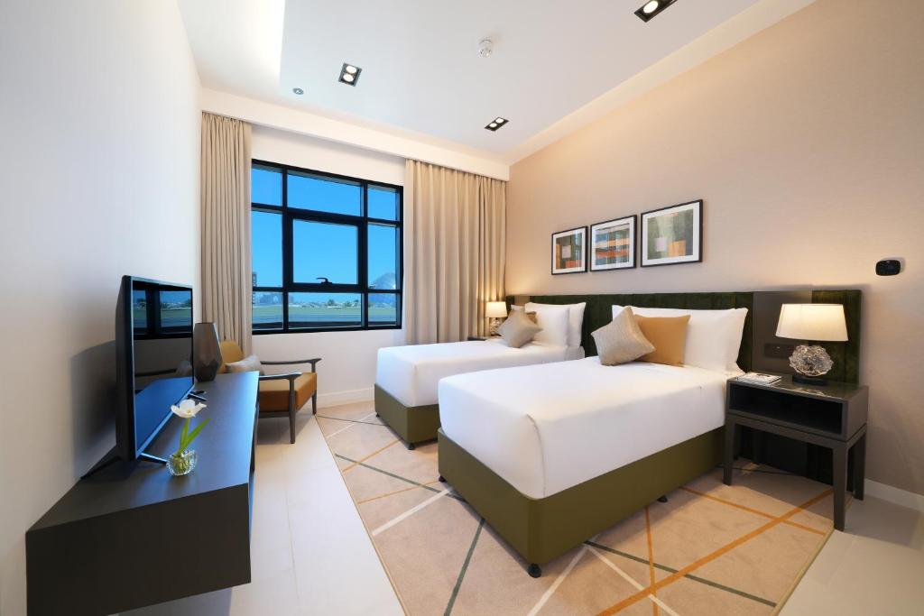 Deluxe Three-Bedroom Apartment - Image 5