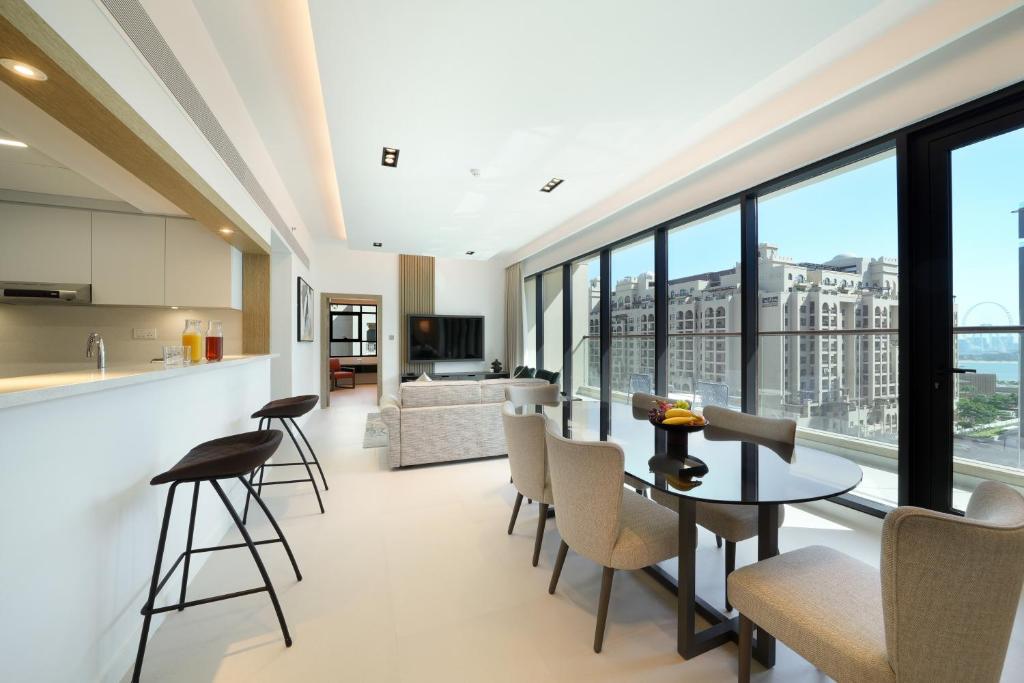 Deluxe Two-Bedroom Apartment - Image 1