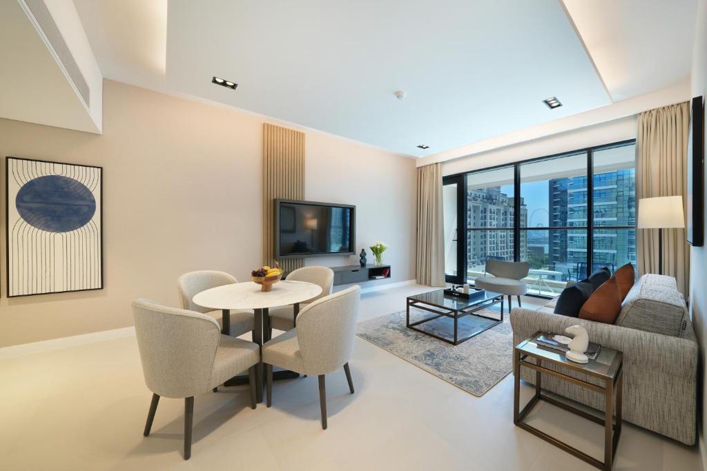 Luxury One-Bedroom Apartment - Image 3