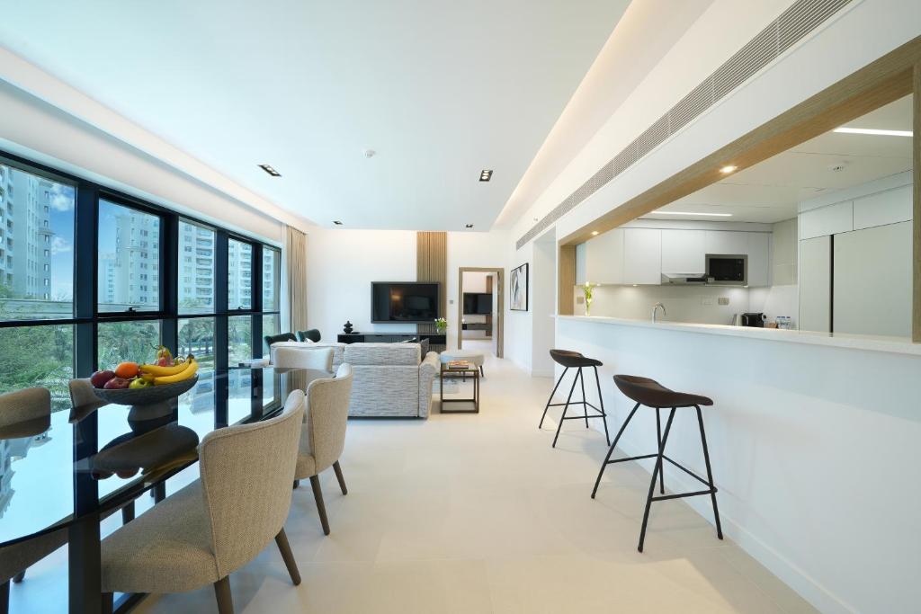 Luxury Two-Bedroom Apartment - Image 1