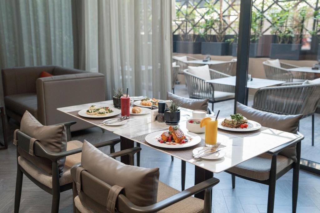 Superior One-Bedroom Apartment (2 Adults) - Image 13