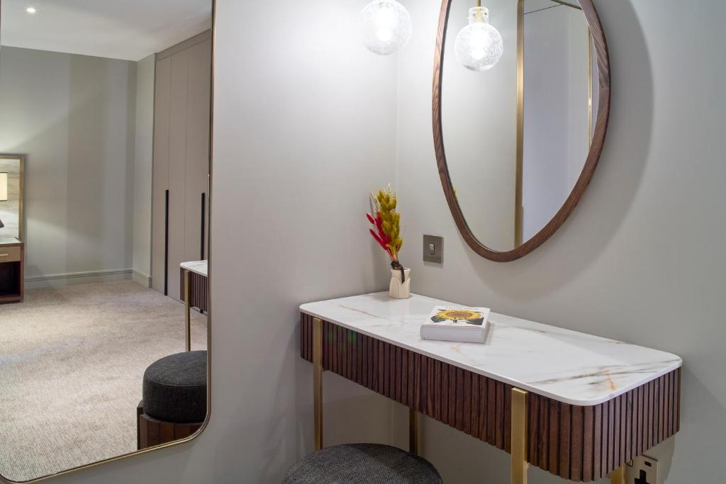 Deluxe Loft Open Plan One Bedroom with Sofa Bed - Image 4