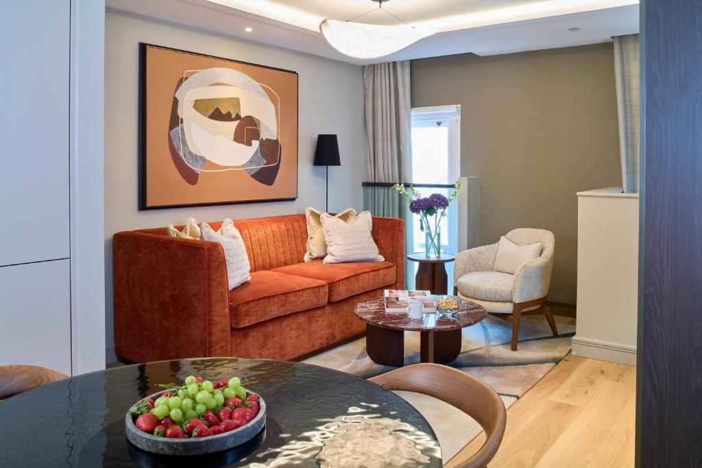 Deluxe Loft Open Plan One Bedroom with Sofa Bed - Image 5