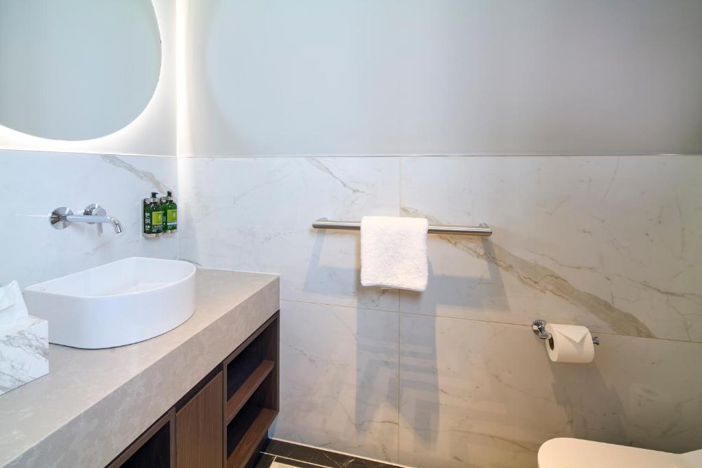 Luxury Loft Open Plan One Bedroom - Image 1