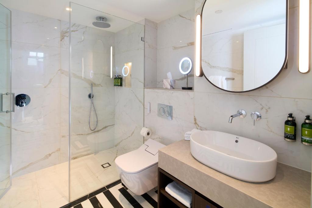 Luxury Loft Open Plan One Bedroom - Image 2