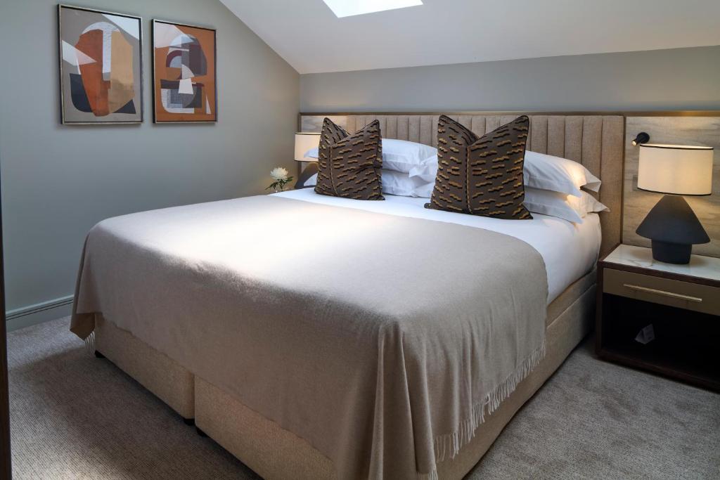 Luxury Loft Open Plan One Bedroom - Image 7