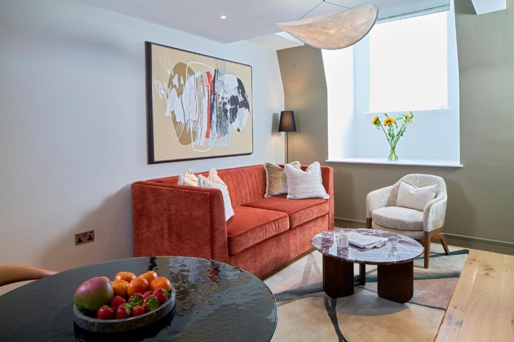 Luxury Loft Open Plan One Bedroom - Image 8