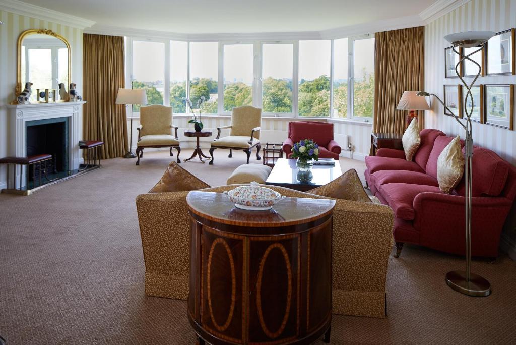 Deluxe Three Bedroom Apartment - Image 1