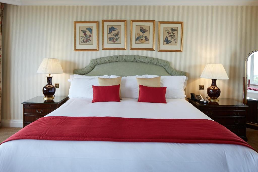 Deluxe Three Bedroom Apartment - Image 3