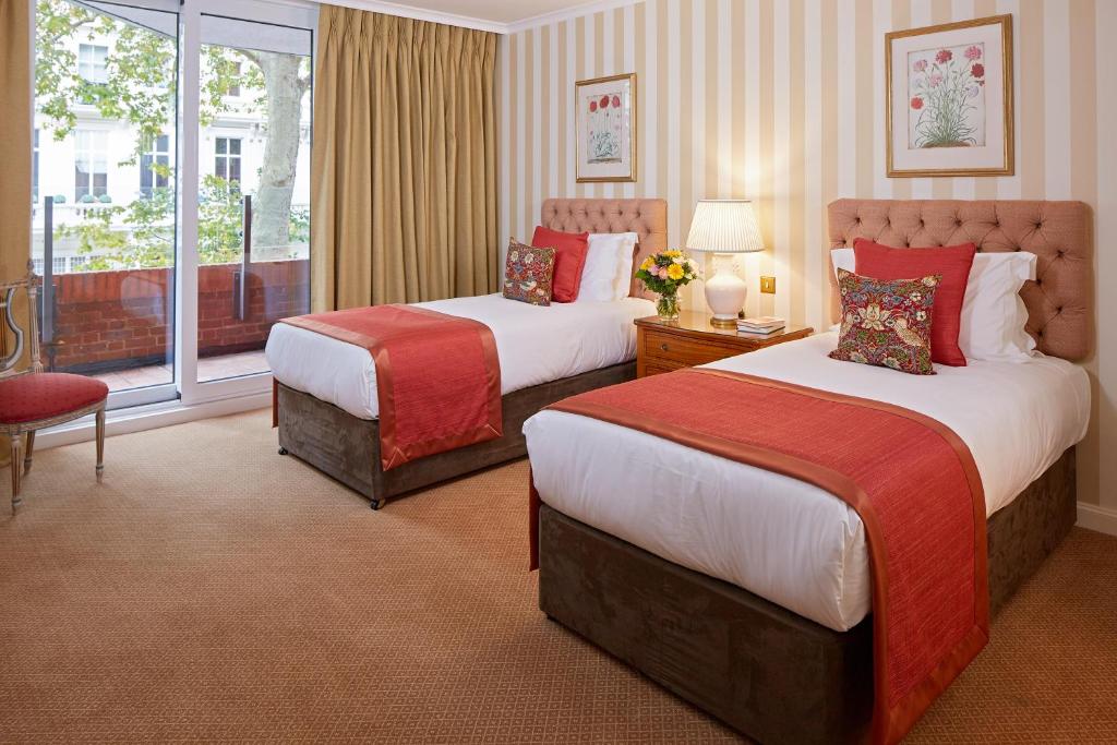 Deluxe Three Bedroom Apartment - Image 4