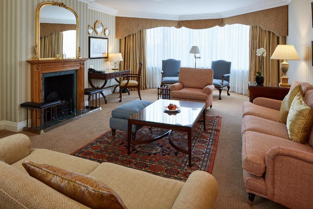 Deluxe Two-Bedroom Apartment - Image 5