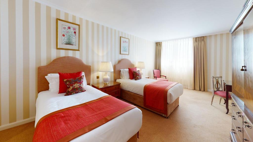 Deluxe Two-Bedroom Apartment - Image 7