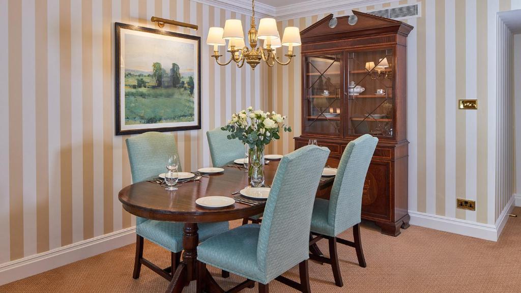 Luxury Two Bedroom Apartment - Hyde Park View - Image 8