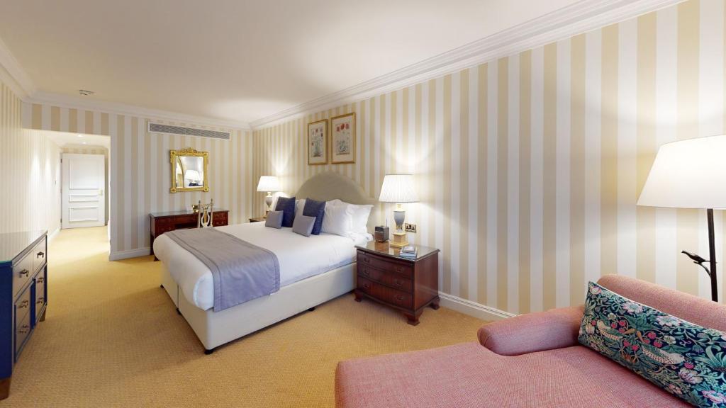 Luxury Two-Bedroom Apartment - Image 5