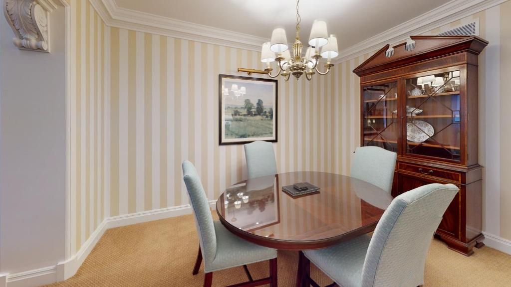 Luxury Two-Bedroom Apartment - Image 7