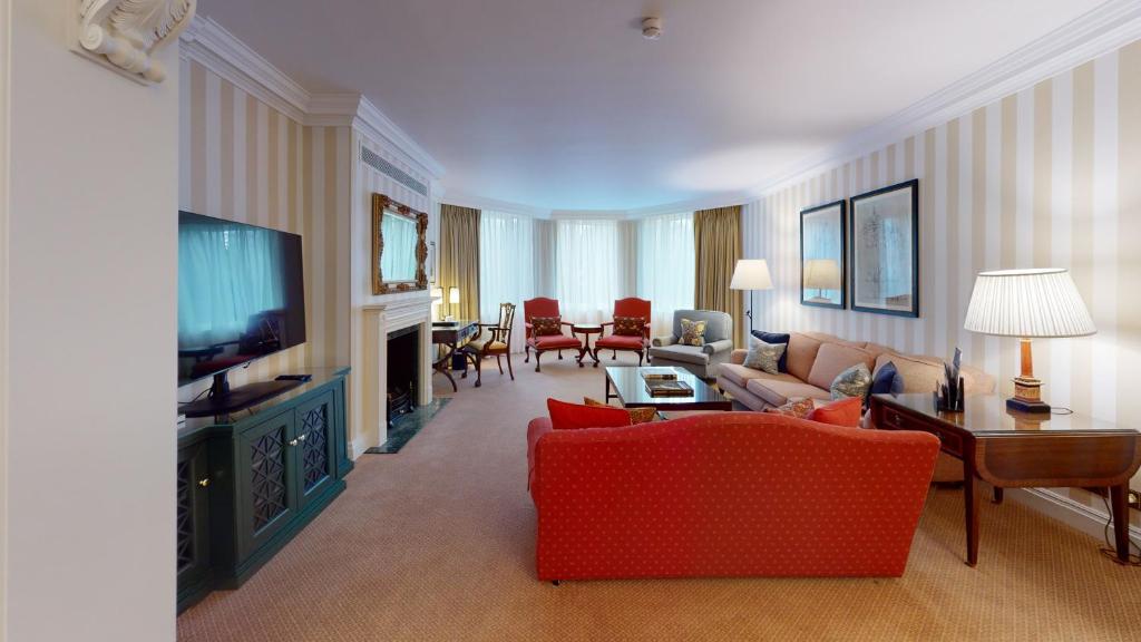 Luxury Two-Bedroom Apartment - Image 8