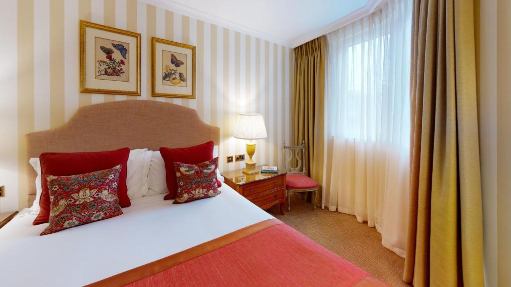 Luxury Two-Bedroom Apartment - Image 10