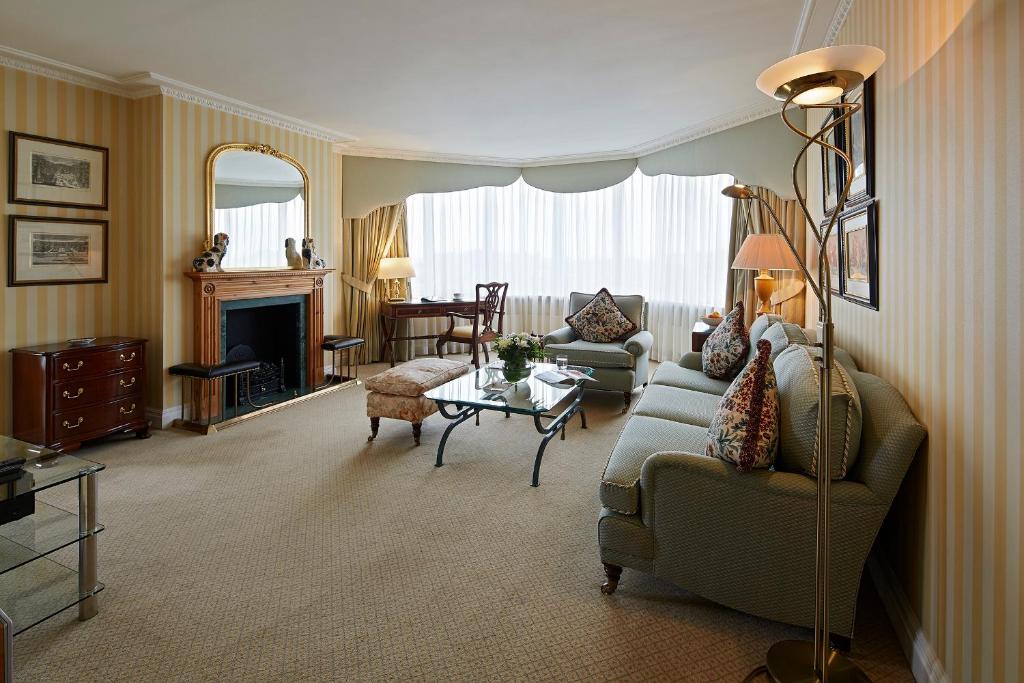 One Bedroom Penthouse Apartment - Image 3