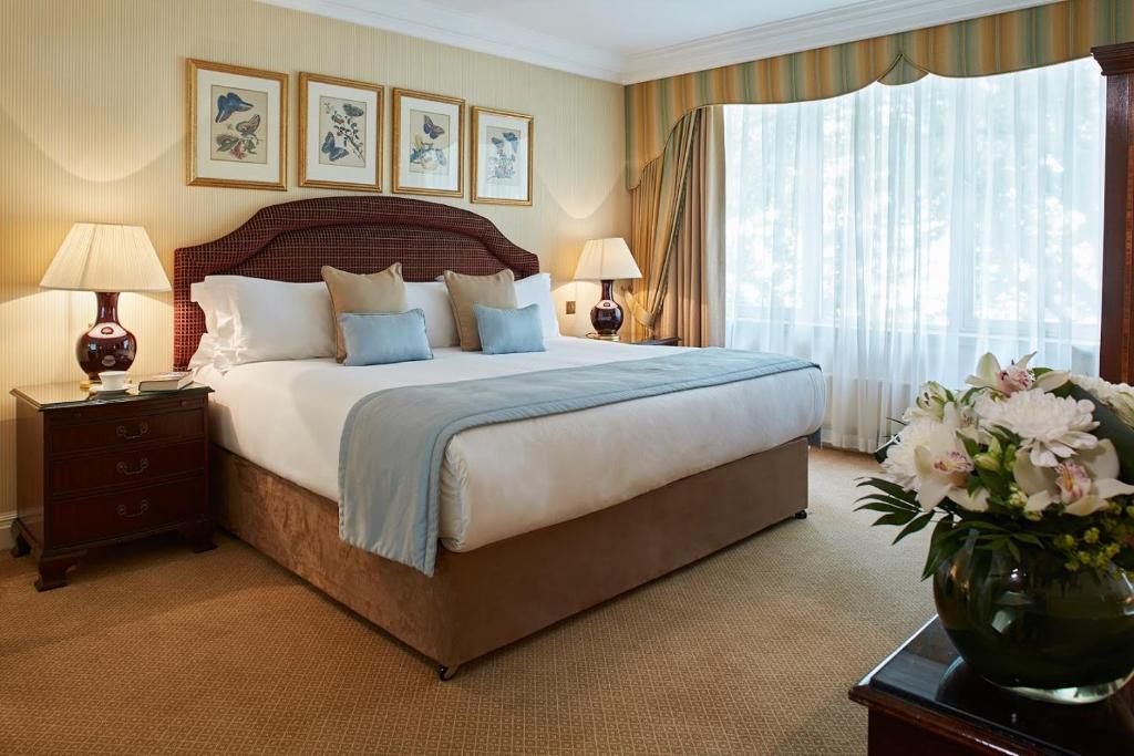 Superior Two-Bedroom Apartment - Image 2