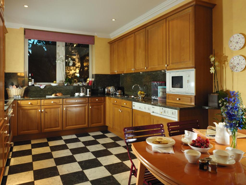 Superior Two-Bedroom Apartment - Image 1