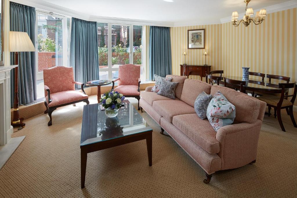 Two Bedroom Townhouse - Image 1