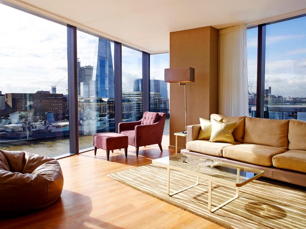 Deluxe Three-Bedroom Apartment with Tower Bridge View - Image 1