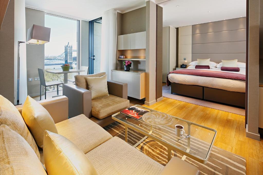 Luxury One-bedroom Apartment with Tower View - Image 1