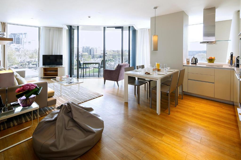 Luxury Two-bedroom Apartment with Tower View - Image 1