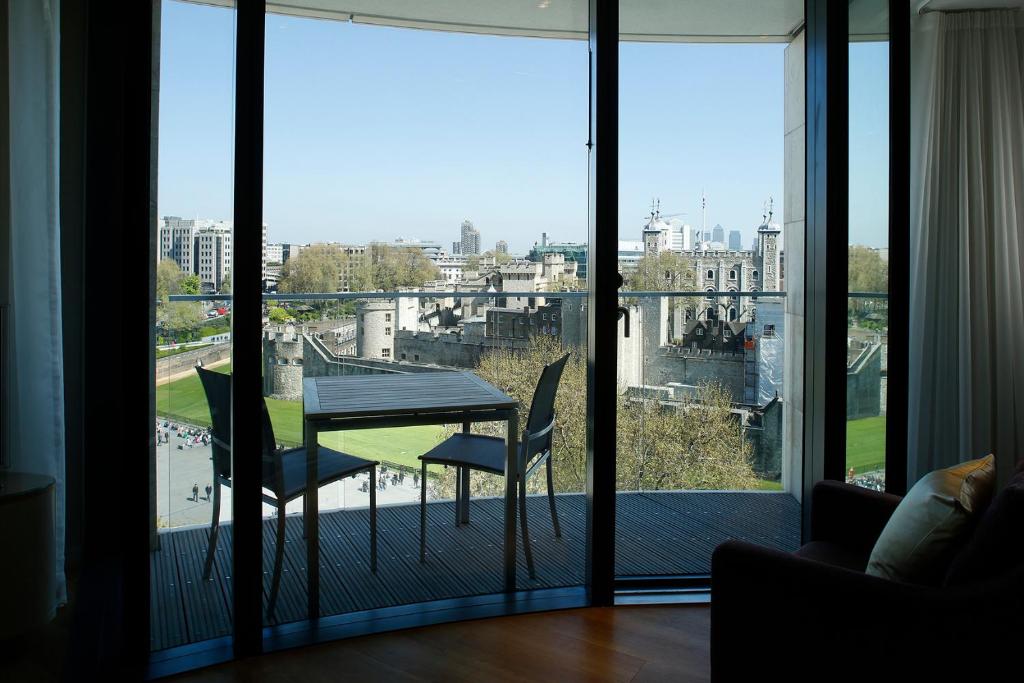 Luxury Two-bedroom Apartment with Tower View - Image 8
