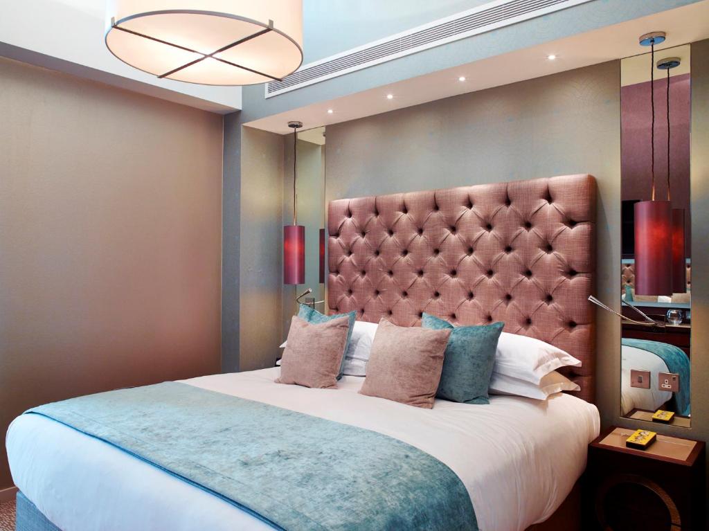 Two-Bedroom Penthouse River View - Image 3