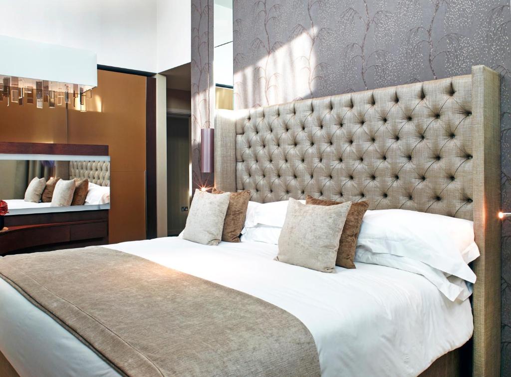 Two-Bedroom Penthouse River View - Image 4