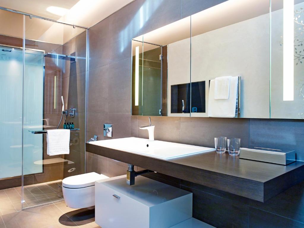 Two-Bedroom Penthouse Tower View - Image 8