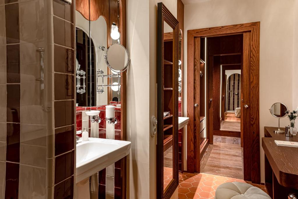 Corner Junior Suite - Image 5