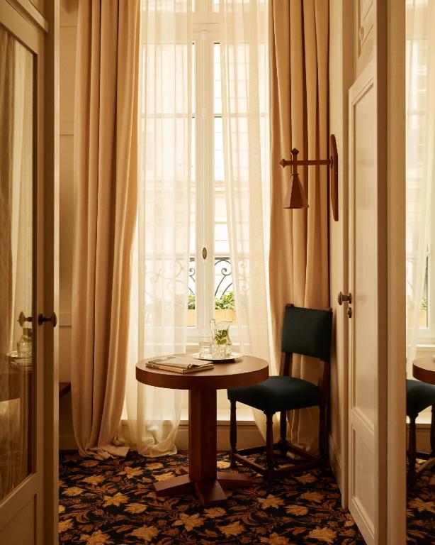 Deluxe Room Voltaire - Image 2