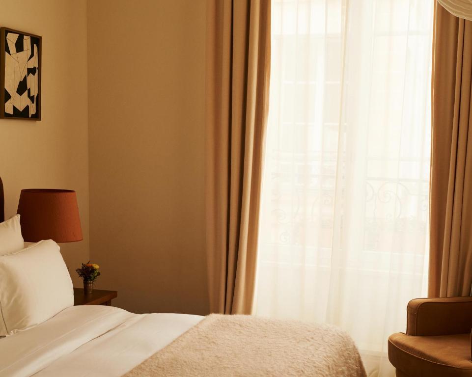 Deluxe Room Voltaire - Image 4