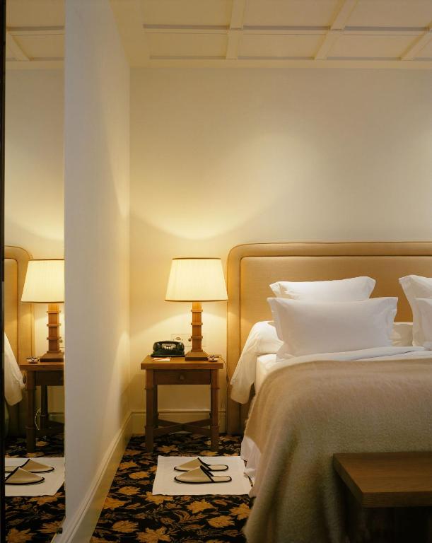 Deluxe Room - Image 8