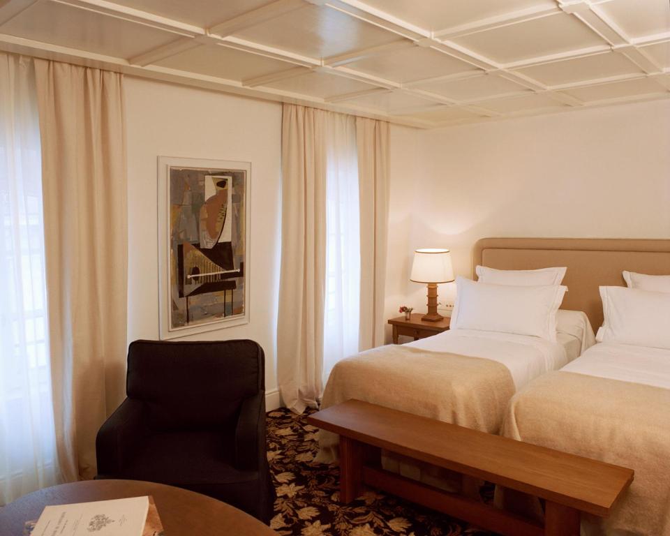 Deluxe Room - Image 9