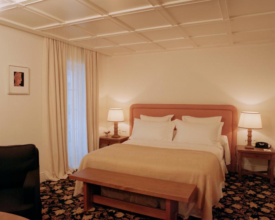 Deluxe Room - Image 1